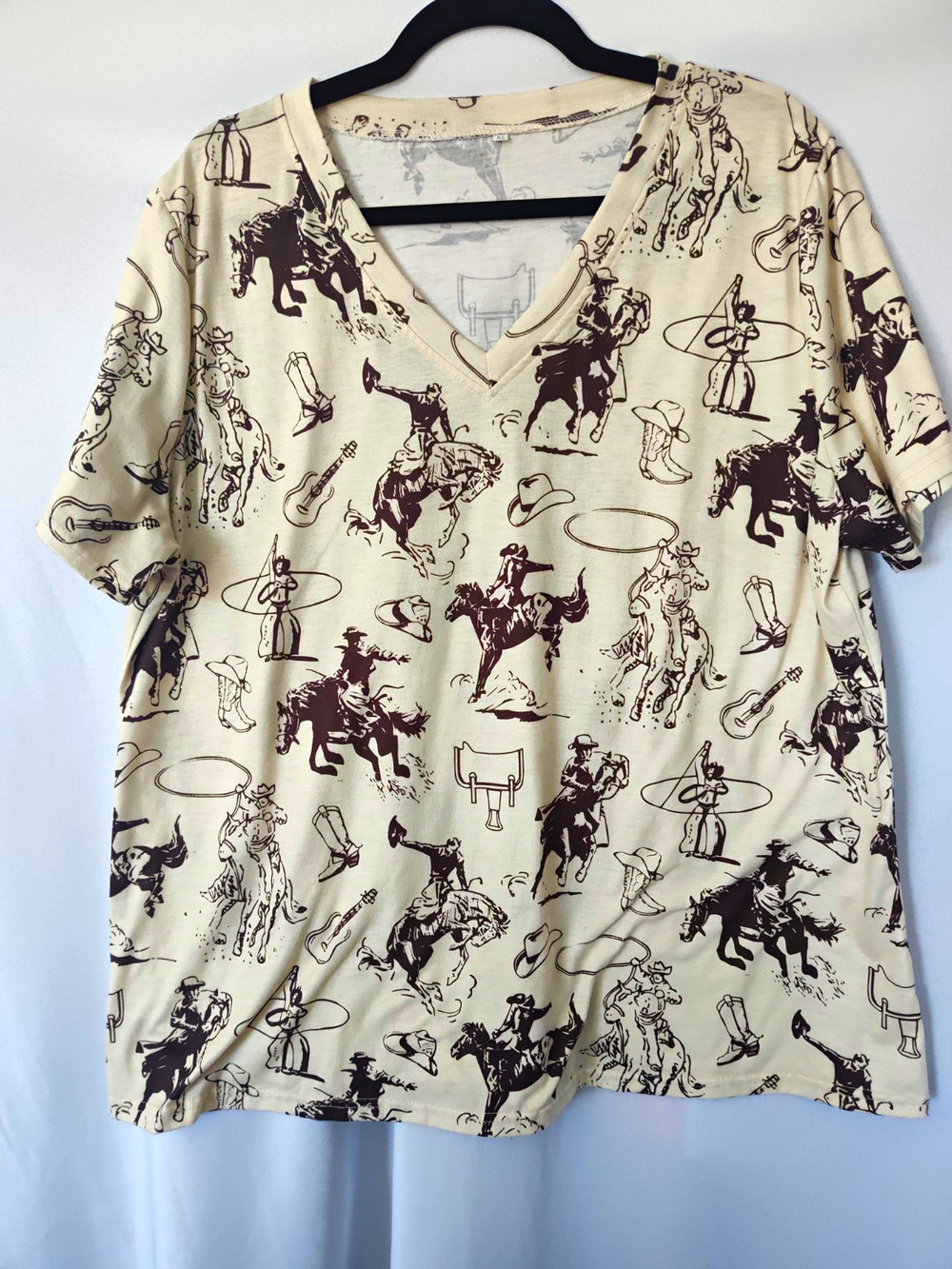 Women’s XL Beige Brown Western Cowboy Print Jersey V-Neck Short Sleeve Tee